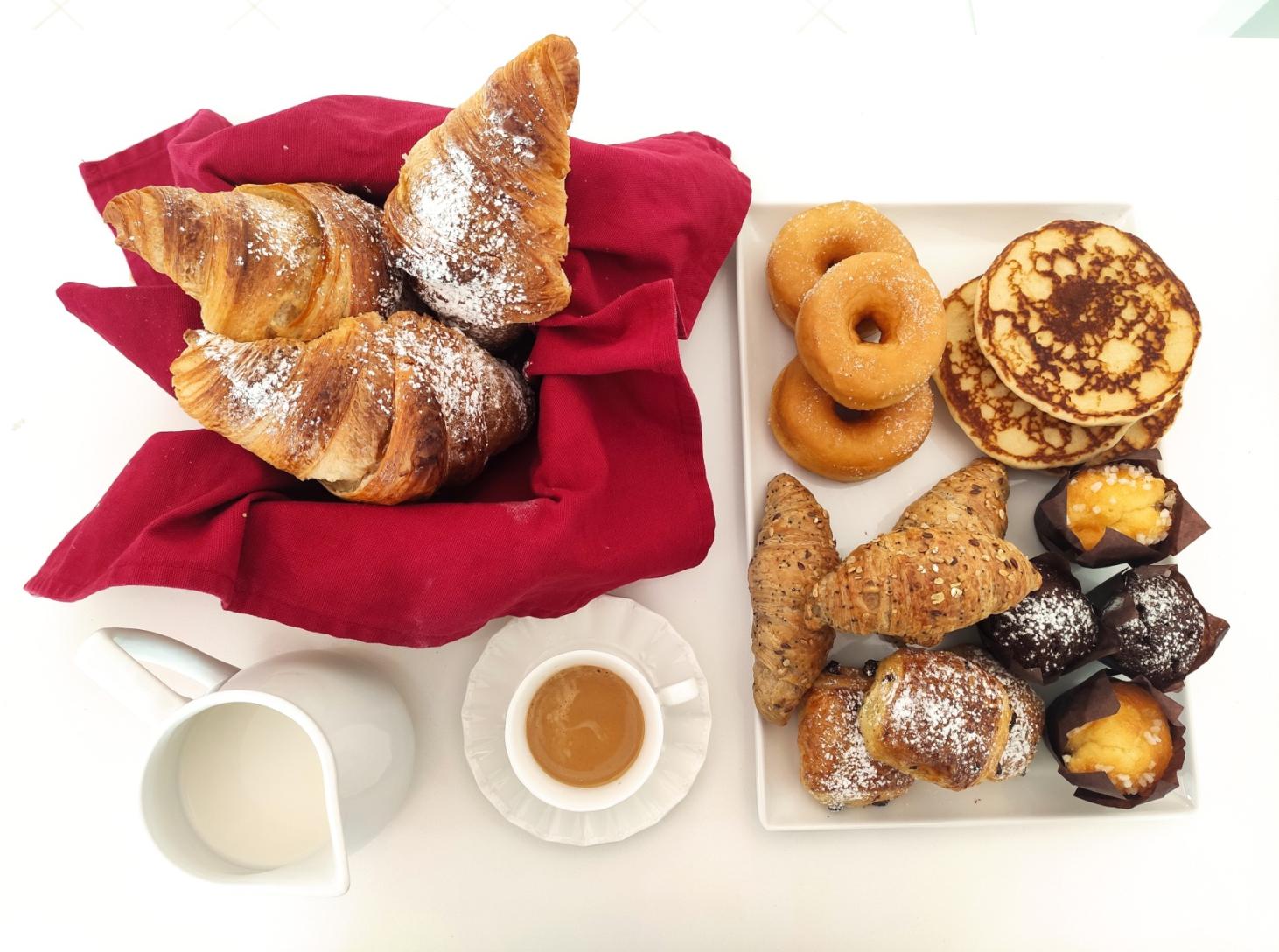 Continental breakfast with typical products and homemade cakes.